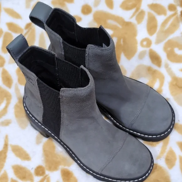 Sorel Black and Tan Bear Logo - Picture 2 of 6